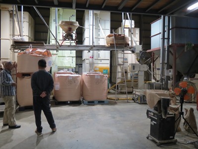 山崎農場にある米選別機など